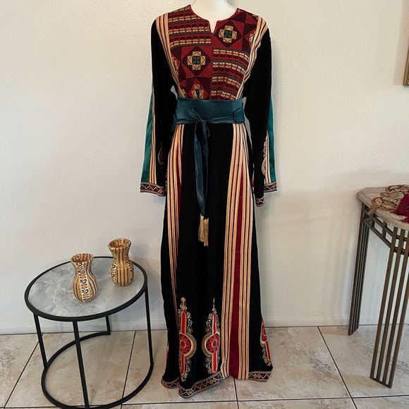 COPY - Palestinian henna / Tatreez thobe - kashmir style NEVER WORN!!! Roughly … - Picture 3 of 6